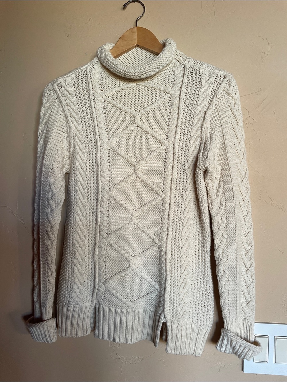 Tahari Cream Cable-Pattern Turtleneck Sweater 70% Wool/ 30% Cachmere Sz M